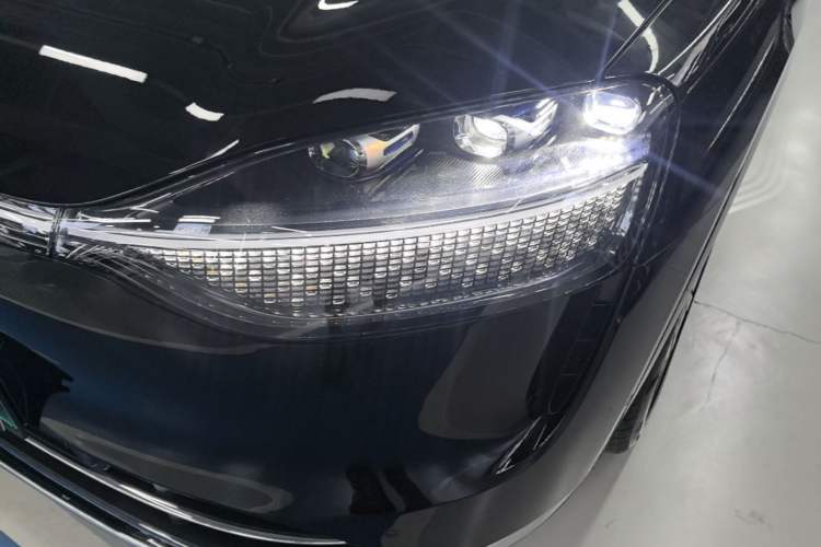 Used Hima AITO M9 2025 Extended-Range Ultra Version 52 kWh 6-Seater Left Front Headlight