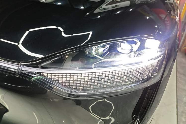 Used Hima AITO M9 2025 Extended-Range Ultra Version 52 kWh 6-Seater Left Front Headlight