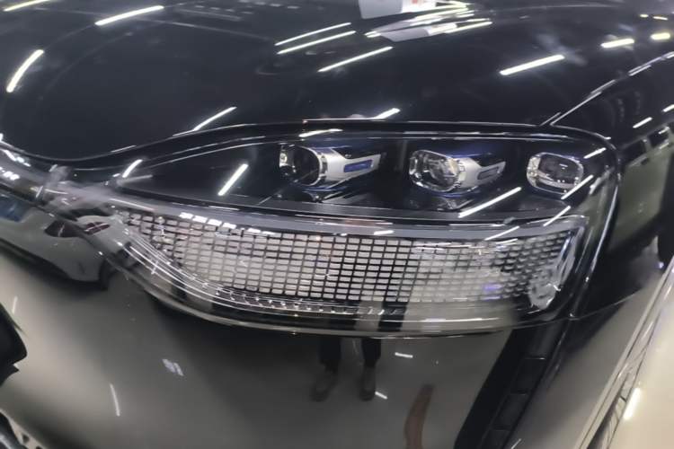 Used Hima AITO M9 2025 Extended-Range Ultra Version 52 kWh 6-Seater Left Front Headlight
