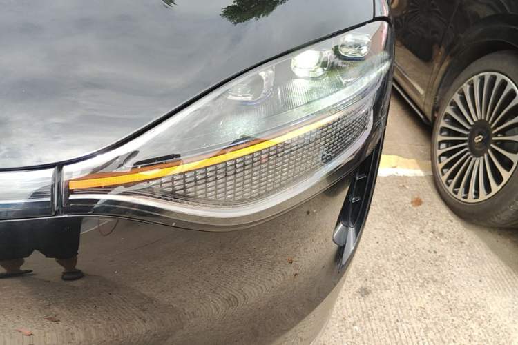 Used Hima AITO M9 2025 Extended-Range Ultra Version 52 kWh 6-Seater Left Front Headlight