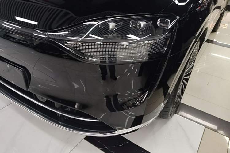 Used Hima AITO M9 2025 Extended-Range Ultra Version 52 kWh 6-Seater Left Front Headlight