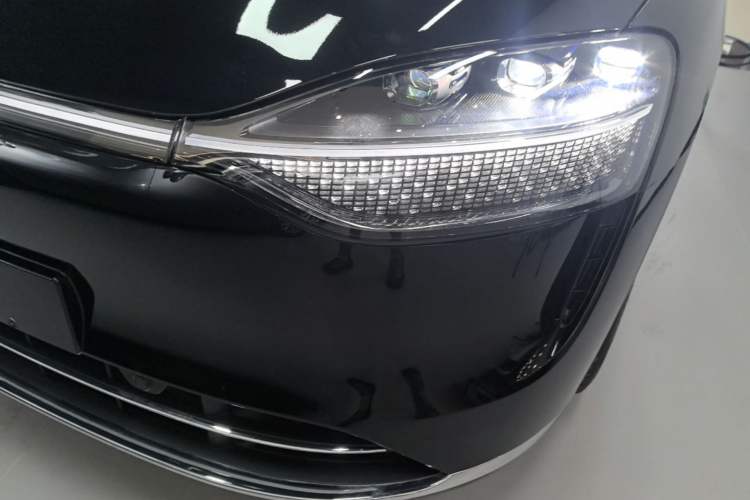 Used Hima AITO M9 2025 Extended-Range Ultra Version 52 kWh 6-Seater Left Front Headlight