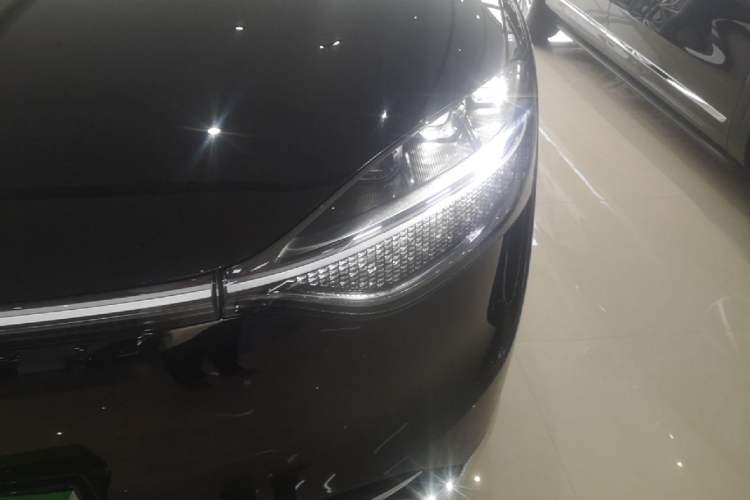 Used Hima AITO M9 2025 Extended-Range Ultra Version 52 kWh 5-Seater Edition Left Front Headlight