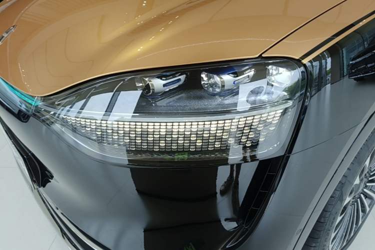 Used Hima AITO M9 2025 Extended-Range Ultra Version 52 kWh 6-Seater Left Front Headlight
