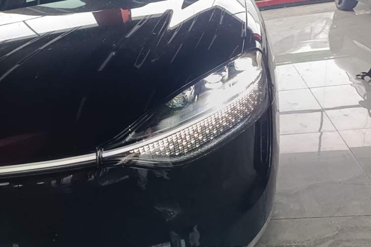 Used Hima AITO M9 2025 Extended-Range Ultra Version 52 kWh 6-Seater Left Front Headlight