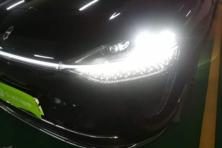 Used Hima AITO M9 2025 Extended-Range Ultra Version 52 kWh 6-Seater Left Front Headlight