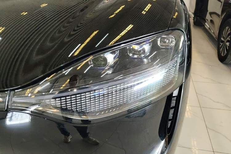 Used Hima AITO M9 2025 Extended-Range Ultra Version 52 kWh 5-Seater Edition Left Front Headlight