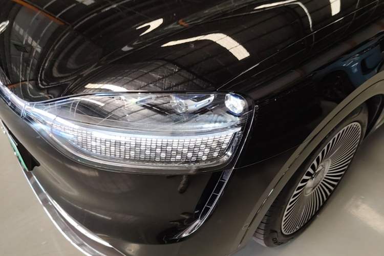 Used Hima AITO M9 2025 Extended-Range Ultra Version 52 kWh 6-Seater Left Front Headlight