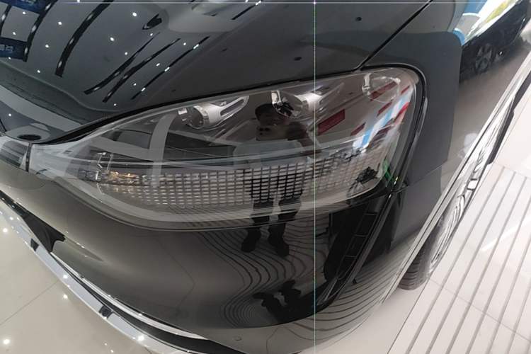 Used Hima AITO M9 2025 Extended-Range Ultra Version 52 kWh 6-Seater Left Front Headlight