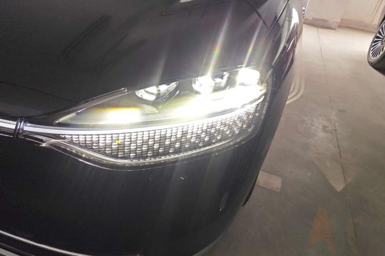 Used Hima AITO M9 2025 Extended-Range Ultra Version 52 kWh 6-Seater Left Front Headlight