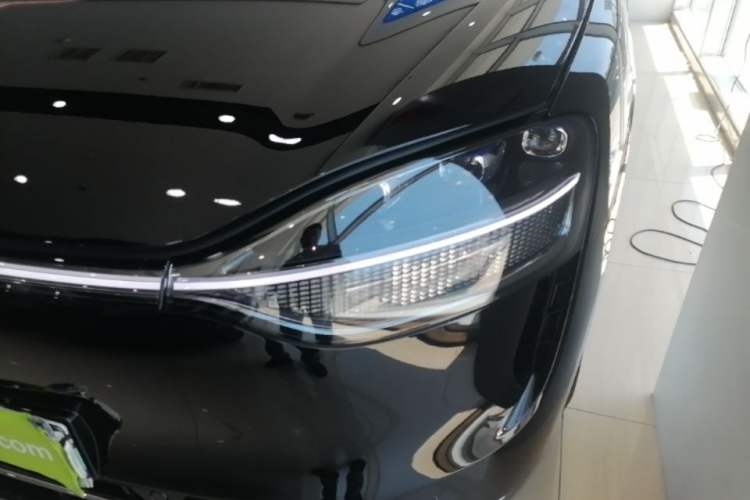 Used Hima AITO M9 2025 Extended-Range Max Version 52 kWh 5-Seater Edition Left Front Headlight