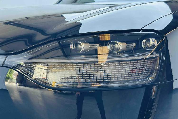 Used Hima AITO M9 2025 Extended-Range Max Version 52 kWh 6-Seater Edition Left Front Headlight