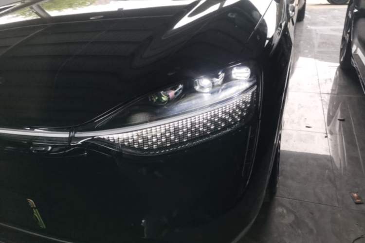 Used Hima AITO M9 2025 Extended-Range Ultra Version 52 kWh 6-Seater Left Front Headlight