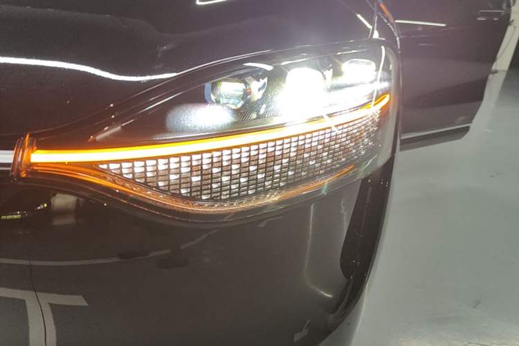 Used Hima AITO M9 2025 Extended-Range Ultra Version 52 kWh 5-Seater Edition Left Front Headlight