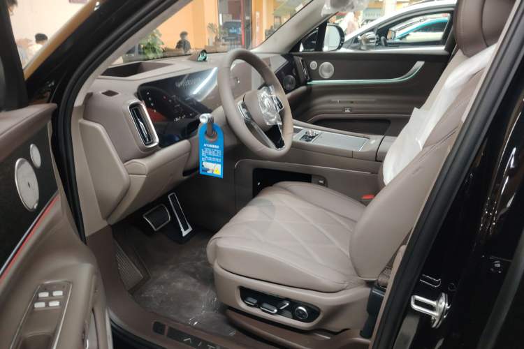 Used Hima AITO M9 2025 Extended-Range Ultra Version 52 kWh 6-Seater Left Front Seat
