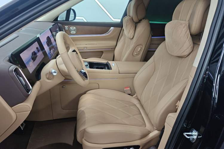 Used Hima AITO M9 2025 Extended-Range Ultra Version 52 kWh 6-Seater Left Front Seat