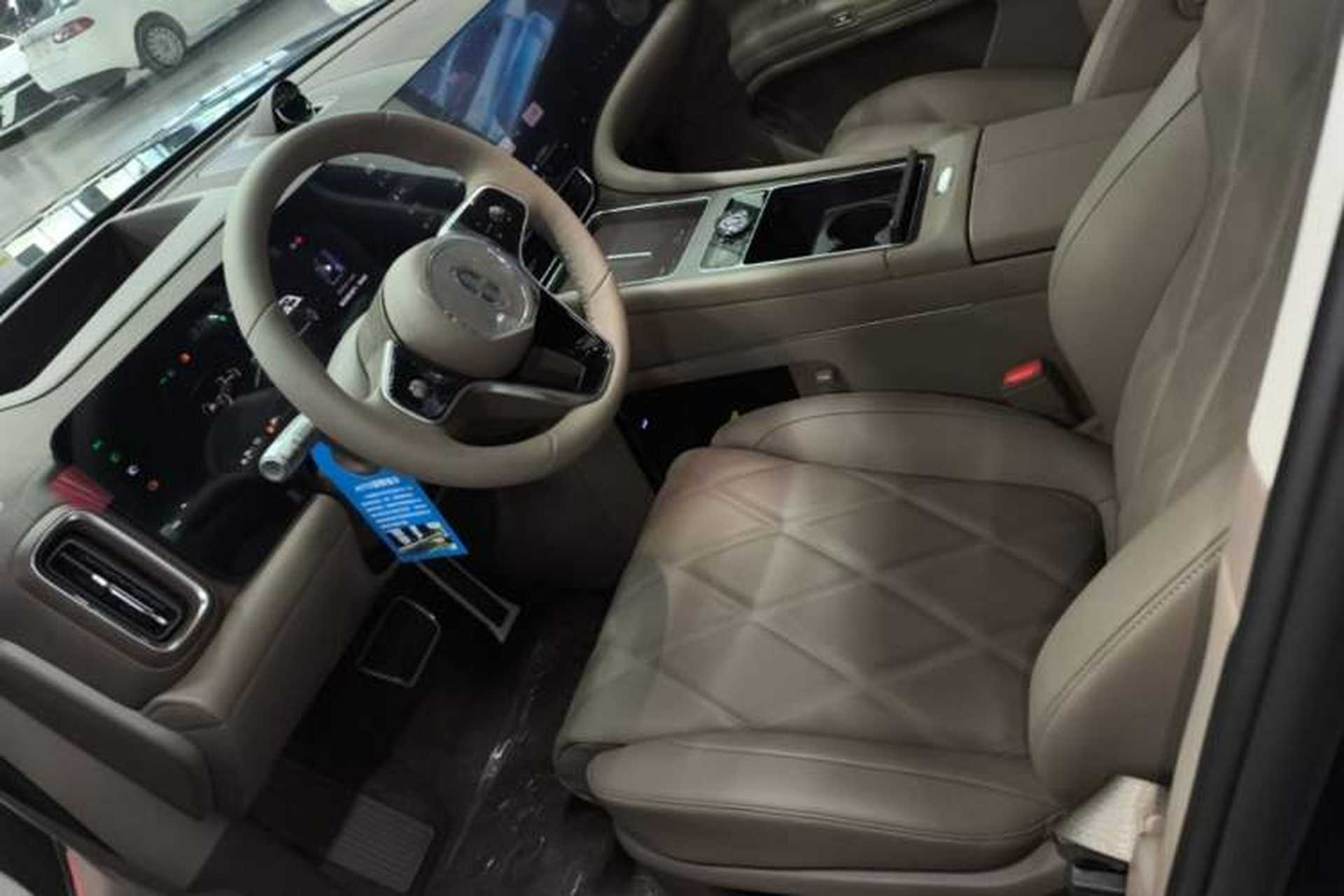 Used Hima AITO M9 2025 Extended-Range Ultra Version 52 kWh 6-Seater Left Front Seat