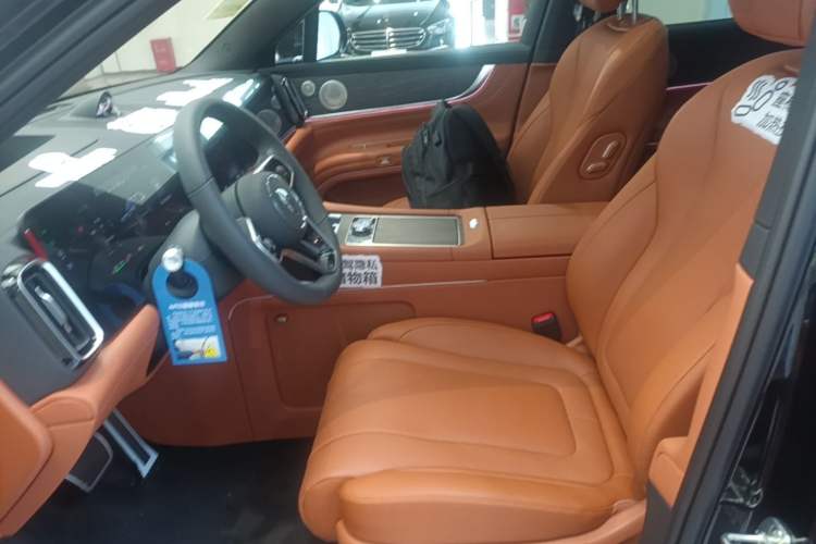 Used Hima AITO M9 2025 Extended-Range Ultra Version 52 kWh 6-Seater Left Front Seat