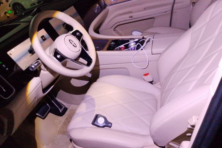 Used Hima AITO M9 2025 All-Electric Max Version 100 kWh 6-Seater Left Front Seat
