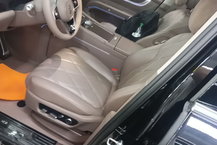 Used Hima AITO M9 2025 Extended-Range Ultra Version 52 kWh 6-Seater Left Front Seat