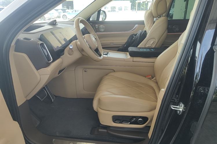 Used Hima AITO M9 2025 Extended-Range Ultra Version 52 kWh 6-Seater Left Front Seat