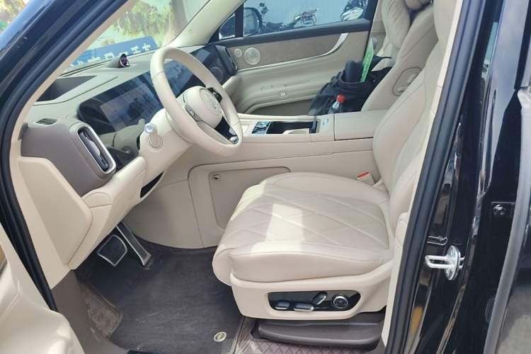 Used Hima AITO M9 2025 Extended-Range Ultra Version 52 kWh 6-Seater Left Front Seat