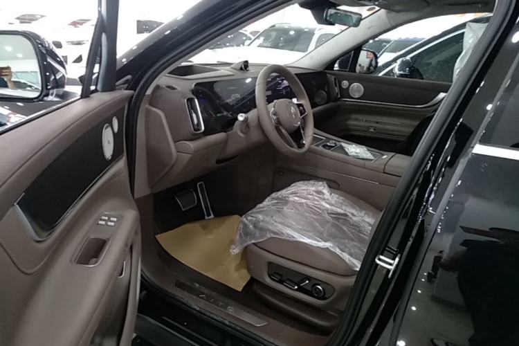 Used Hima AITO M9 2025 Extended-Range Ultra Version 52 kWh 6-Seater Left Front Seat