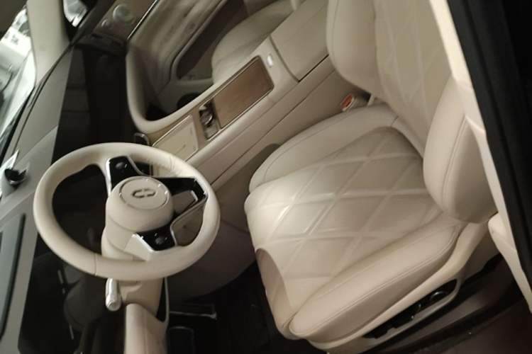 Used Hima AITO M9 2025 Extended-Range Ultra Version 52 kWh 5-Seater Edition Left Front Seat