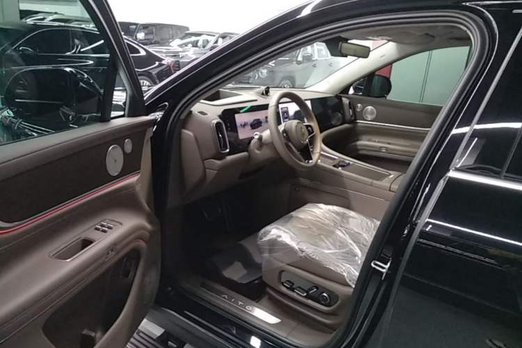 Used Hima AITO M9 2025 Extended-Range Ultra Version 52 kWh 5-Seater Edition Left Front Seat