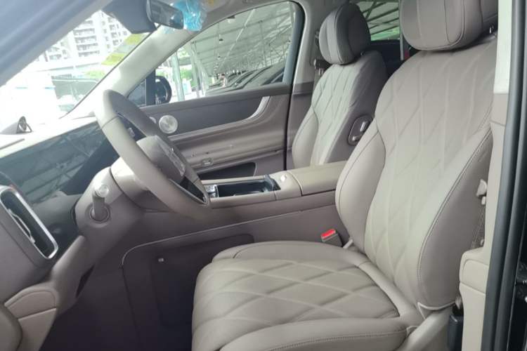 Used Hima AITO M9 2025 Extended-Range Max Version 52 kWh 6-Seater Edition Left Front Seat