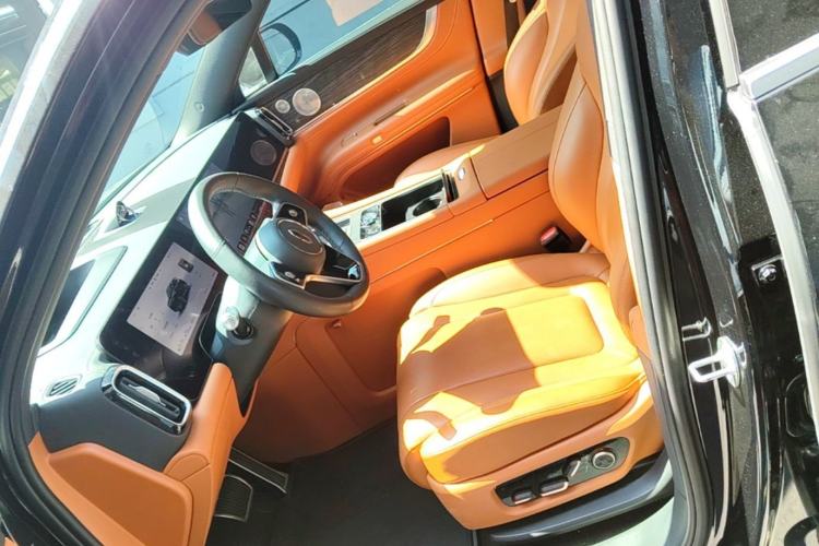 Used Hima AITO M9 2025 Extended-Range Max Version 52 kWh 6-Seater Edition Left Front Seat