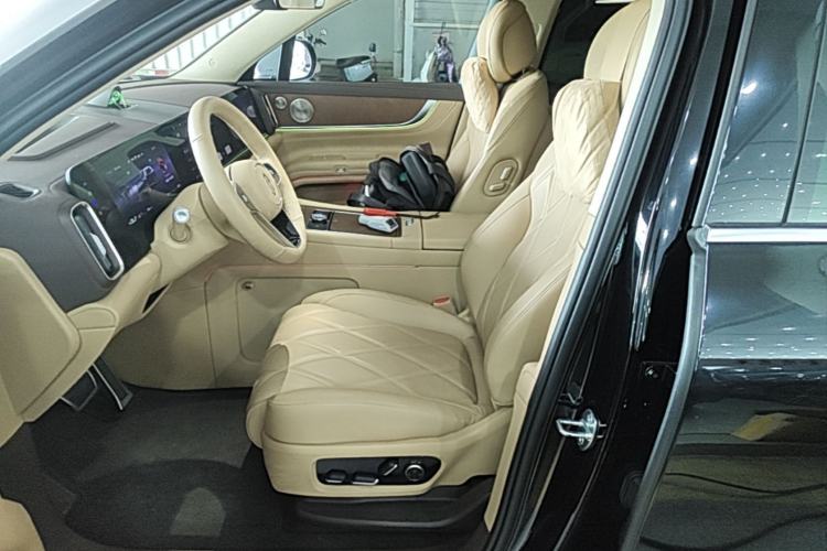Used Hima AITO M9 2025 Extended-Range Ultra Version 52 kWh 6-Seater Left Front Seat
