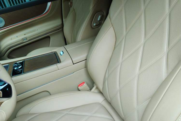 Used Hima AITO M9 2025 Extended-Range Max Version 52 kWh 5-Seater Edition Left Front Seat