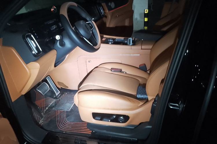 Used Hima AITO M9 2025 Extended-Range Max Version 52 kWh 6-Seater Edition Left Front Seat