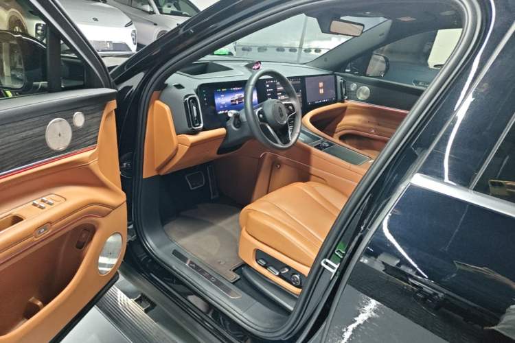 Used Hima AITO M9 2025 Extended-Range Max Version 52 kWh 6-Seater Edition Left Front Seat