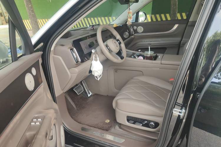 Used Hima AITO M9 2025 Pure Electric Ultra Version 100 kWh 6-Seater Model Left Front Seat