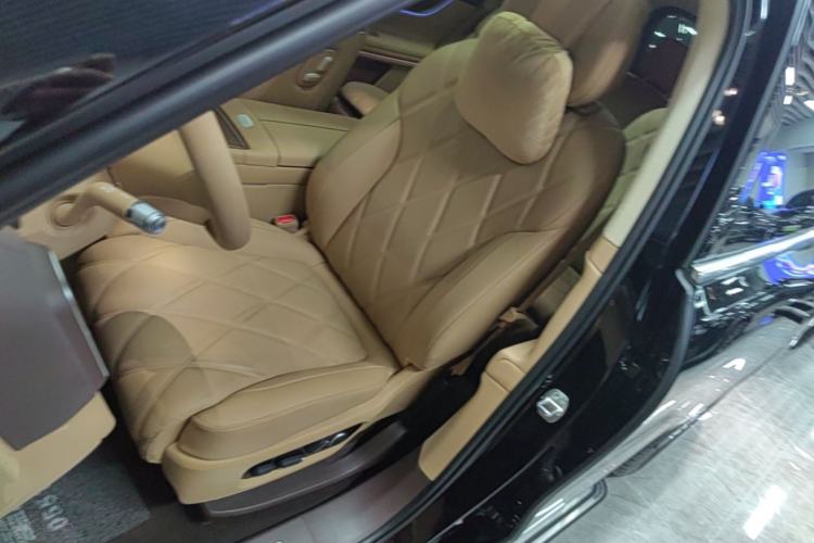 Used Hima AITO M9 2025 Extended-Range Ultra Version 52 kWh 6-Seater Left Front Seat