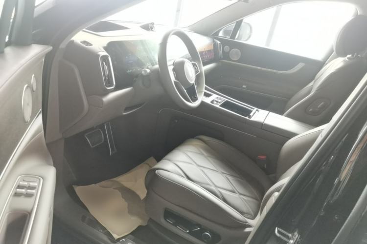 Used Hima AITO M9 2025 Extended-Range Ultra Version 52 kWh 6-Seater Left Front Seat