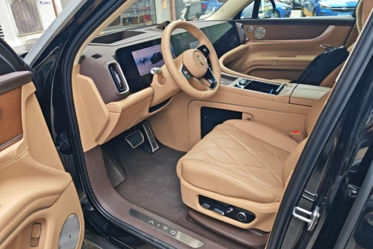 Used Hima AITO M9 2025 Extended-Range Ultra Version 52 kWh 6-Seater Left Front Seat
