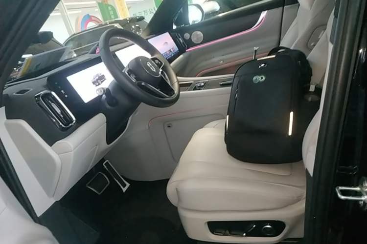 Used Hima AITO M9 2025 Extended-Range Ultra Version 52 kWh 5-Seater Edition Left Front Seat