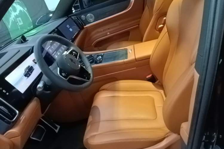 Used Hima AITO M9 2025 Extended-Range Ultra Version 52 kWh 6-Seater Left Front Seat
