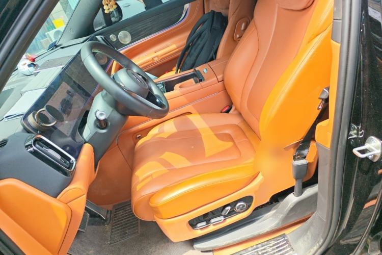Used Hima AITO M9 2025 Extended-Range Ultra Version 52 kWh 6-Seater Left Front Seat