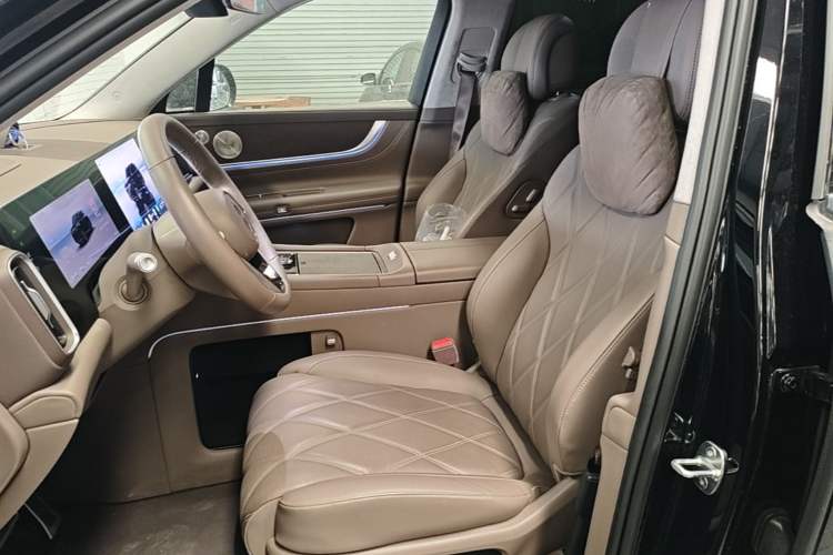 Used Hima AITO M9 2025 Extended-Range Ultra Version 52 kWh 6-Seater Left Front Seat