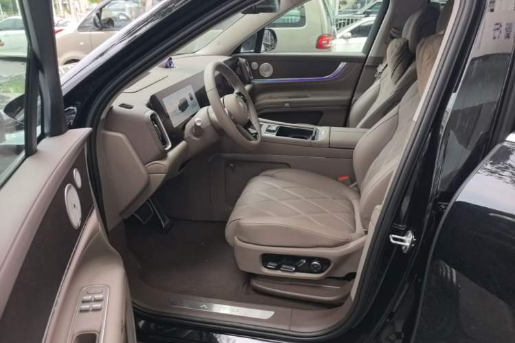 Used Hima AITO M9 2025 All-Electric Ultra Version 100 kWh 5-Seater Model Left Front Seat