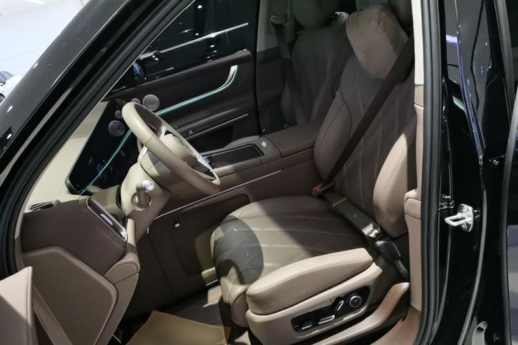Used Hima AITO M9 2025 Extended-Range Max Version 52 kWh 6-Seater Edition Left Front Seat