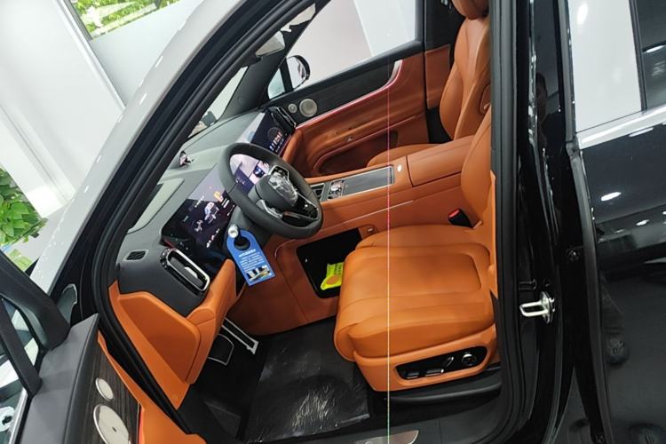 Used Hima AITO M9 2025 Extended-Range Max Version 52 kWh 6-Seater Edition Left Front Seat