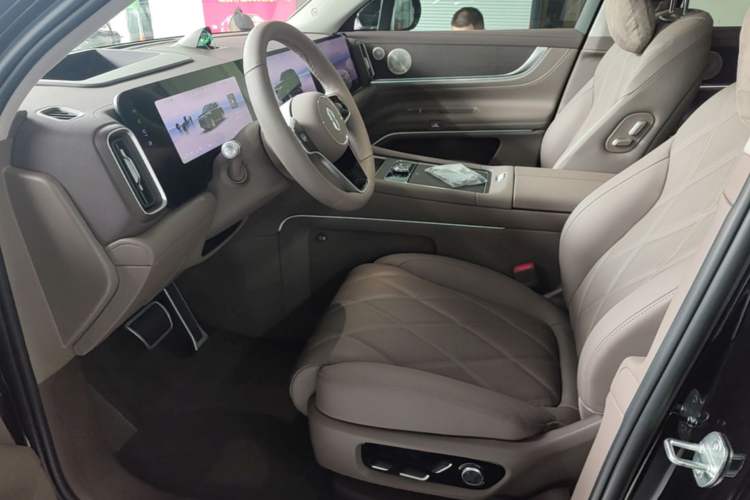 Used Hima AITO M9 2025 Extended-Range Ultra Version 52 kWh 6-Seater Left Front Seat