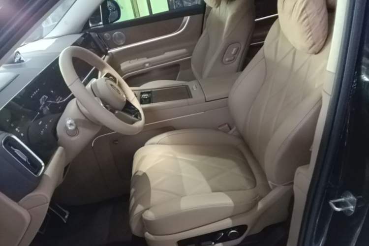 Used Hima AITO M9 2025 Extended-Range Ultra Version 52 kWh 6-Seater Left Front Seat
