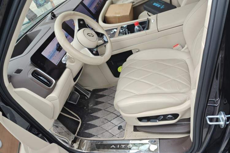 Used Hima AITO M9 2025 All-Electric Max Version 100 kWh 6-Seater Left Front Seat