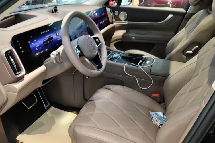 Used Hima AITO M9 2025 Extended-Range Ultra Version 52 kWh 6-Seater Left Front Seat